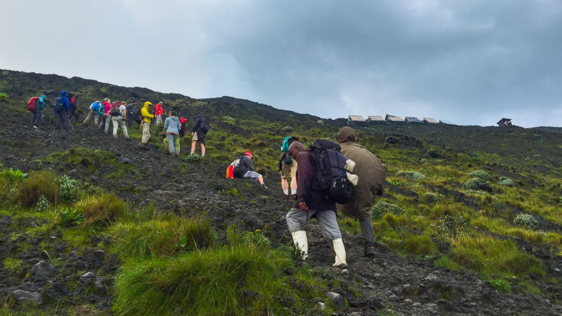 hiking in volcanoes 